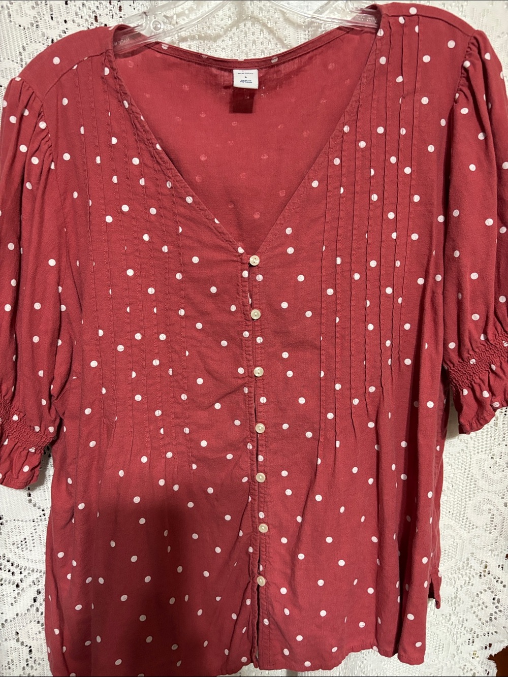 Old Navy rusty Red shirt with white Polka Dot V-Neck Button Front Blouse size L
